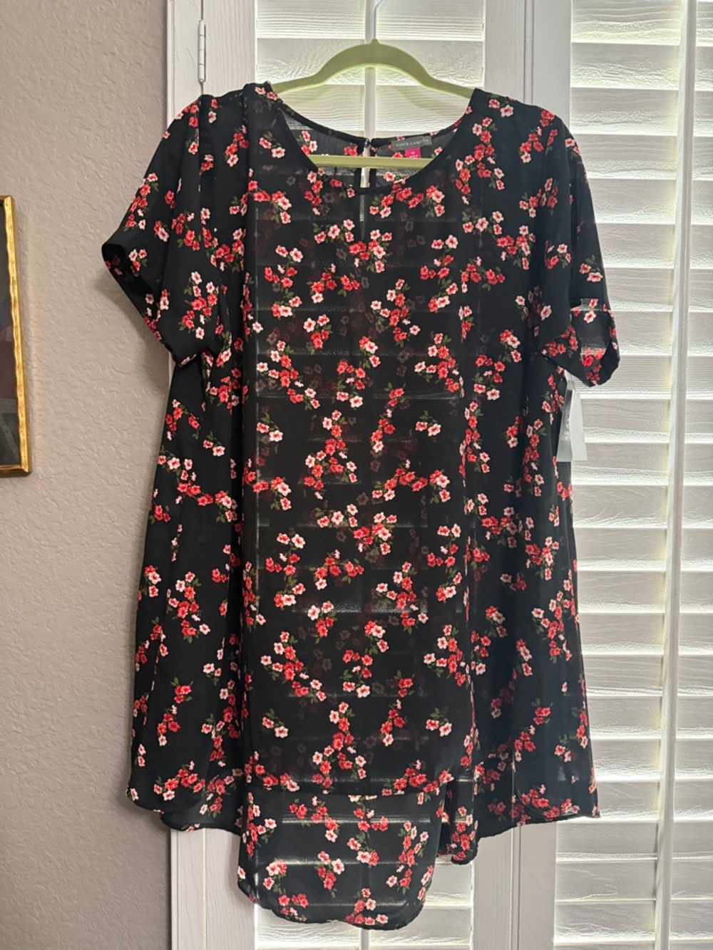 Vince Camuto Black Floral Short-Sleeve Blouse